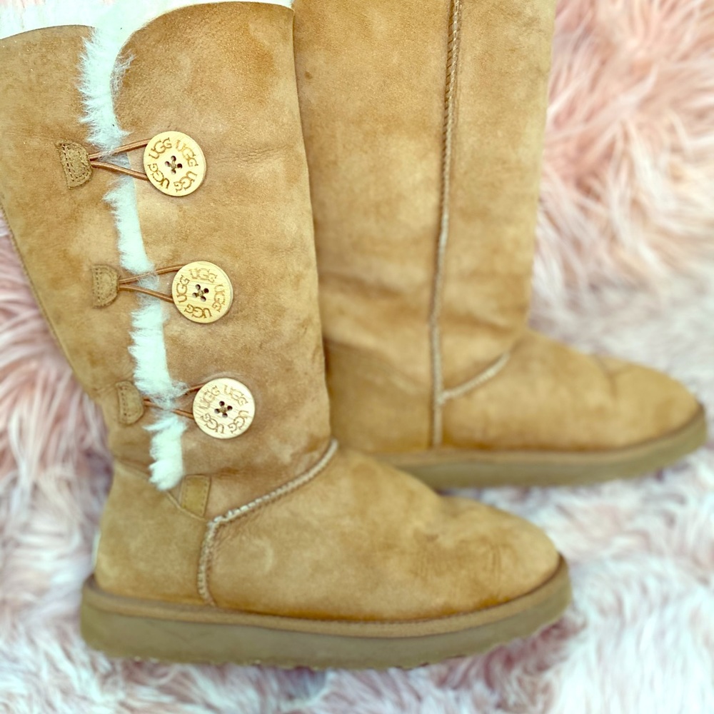 Women’s Bailey Button Uggs in tan